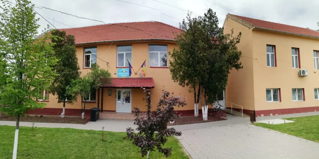 Şcoala Gimnazială Uivar