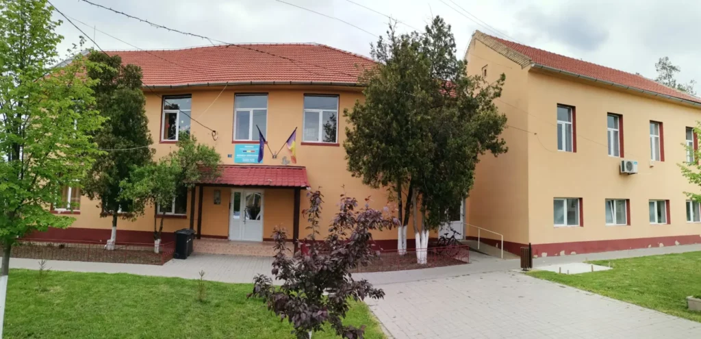 Şcoala Gimnazială Uivar