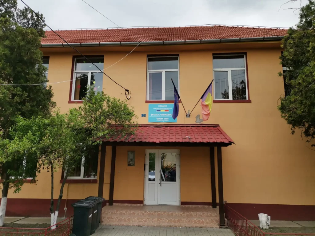 Şcoala Gimnazială Uivar