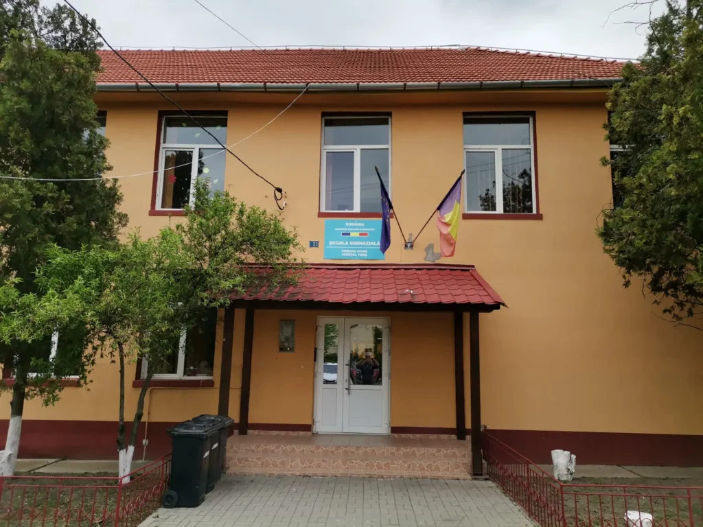 Şcoala Gimnazială Uivar