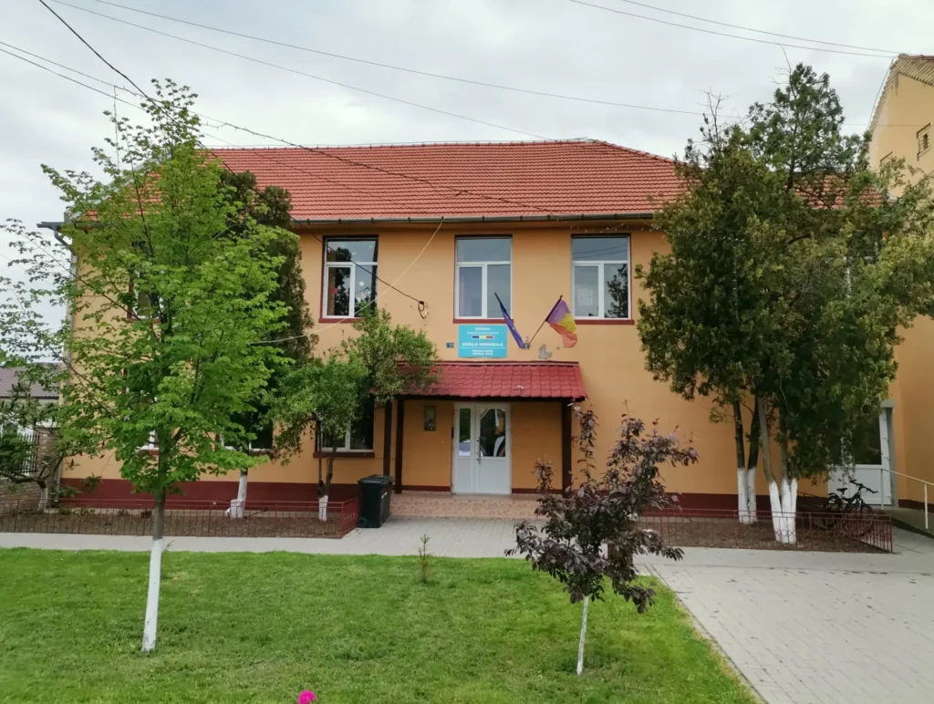 Şcoala Gimnazială Uivar